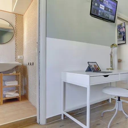 Furio Camillo - Metro A - Netflix Appartement Rome