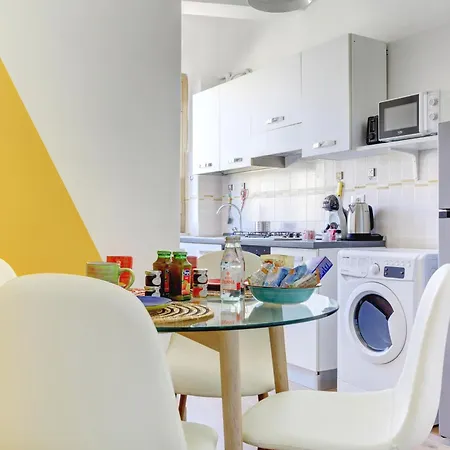 Furio Camillo - Metro A - Netflix Apartment